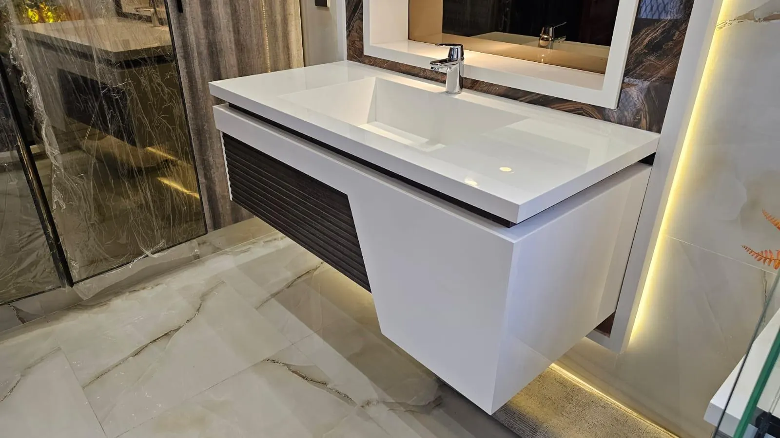 Bathroom Vanities & Sinks